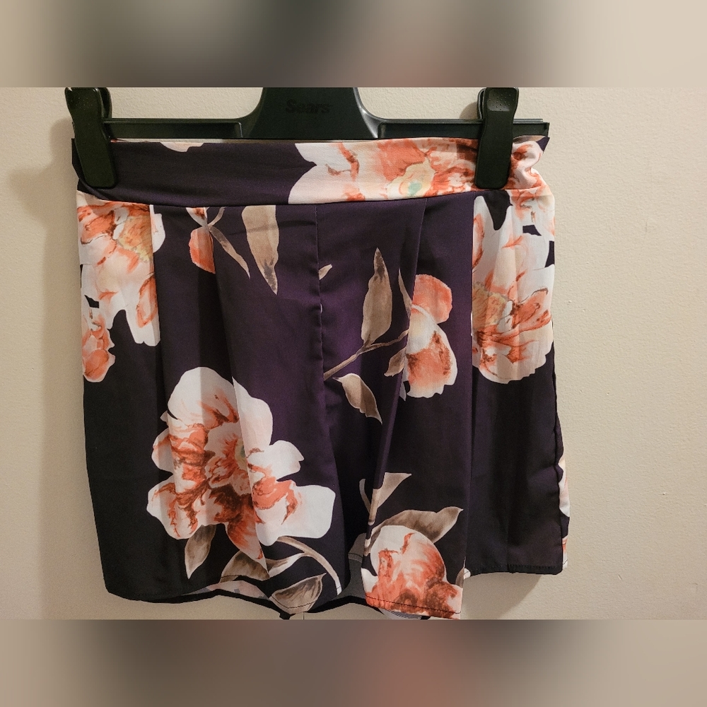 🌹 2/$15. Beautiful shorts for women. Size xlarge.